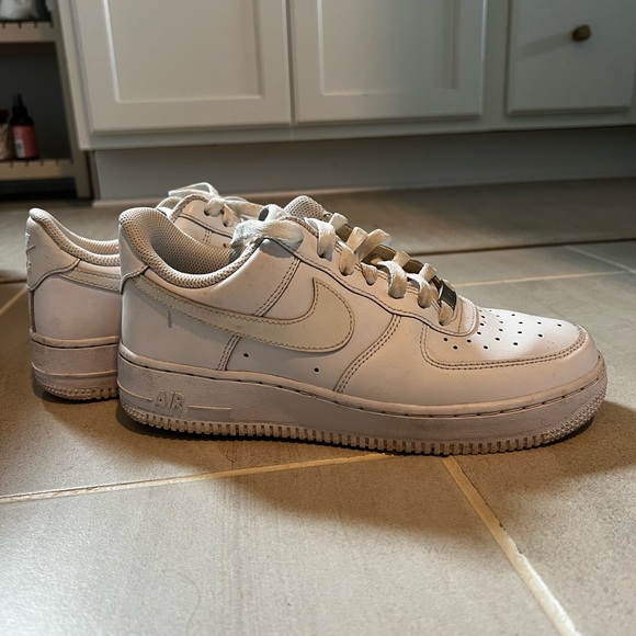 Air Force 1 - Picture 1 of 4